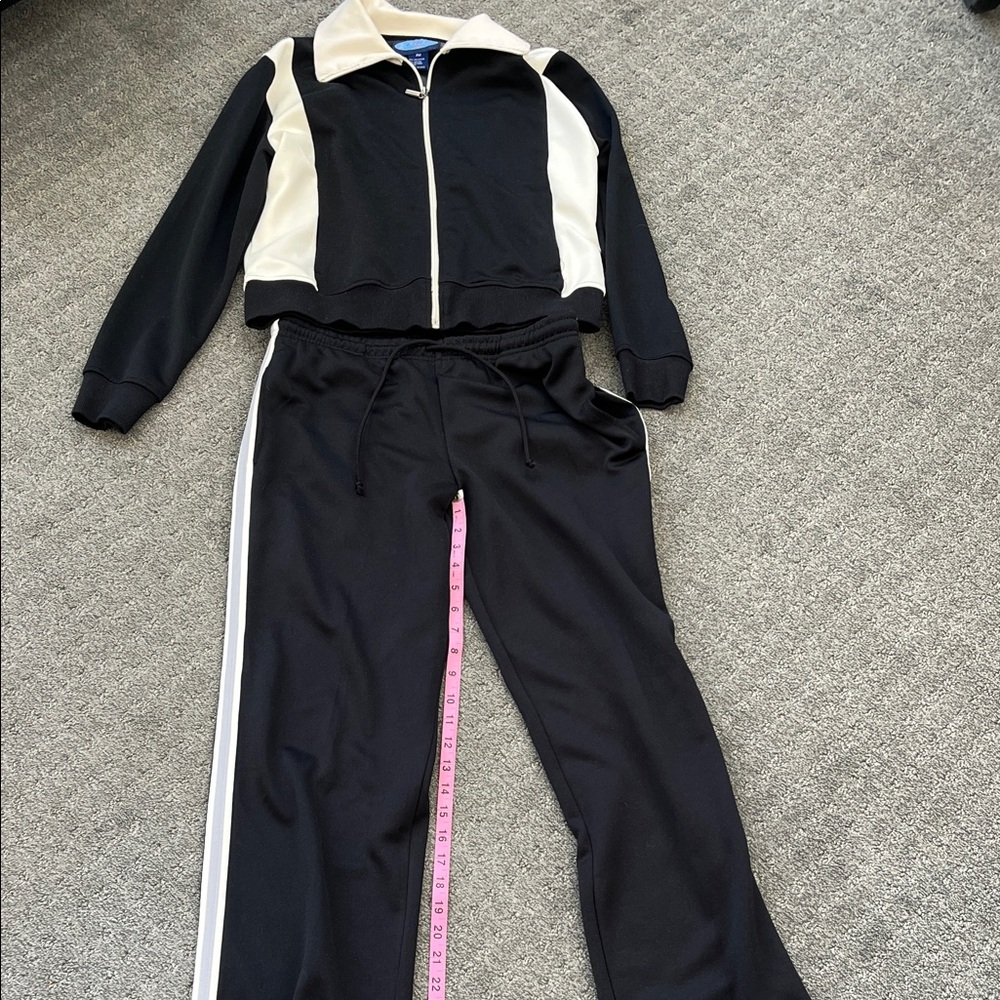 Elegant Black and Cream Women's Jogger Set